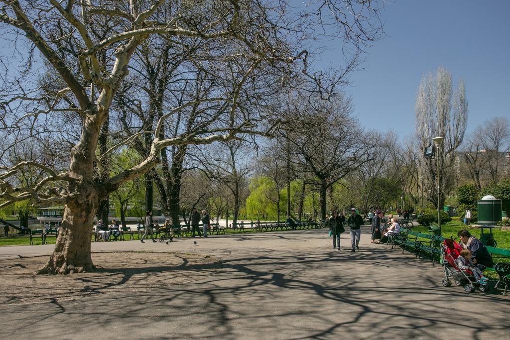 Central Park By Urbanesq Бухарест Екстер'єр фото